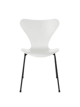 3107 Serie 7 Stuhl lackiert von Arne Jacobsen - Weiß / Schwarz - Jacobsen Plus