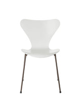 3107 Serie 7 Stuhl lackiert von Arne Jacobsen - Weiß / Braune Bronze - Jacobsen Plus
