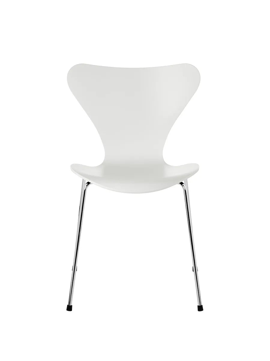 3107 Serie 7 Stuhl lackiert von Arne Jacobsen