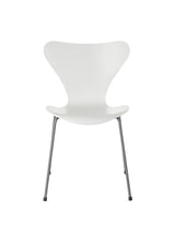 3107 Serie 7 Stuhl lackiert von Arne Jacobsen - Weiß / Silver Grey - Jacobsen Plus