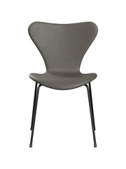 3107 Stuhl, vollgepolstert Essential Leder Lava/Schwarz Gestell von Arne Jacobsen