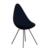 3110 Drop™ Stuhl, vollgepolstert - Braun Bronze von Arne Jacobsen - Hallingdal - 764 Royal Blue - Jacobsen Plus