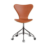 Fritz Hansen - 3117 kontorstol, naturfiner og forsidepolstret i Grace læder - Bøg - Valnød læder - Warm Graphite stel - Jacobsen Plus