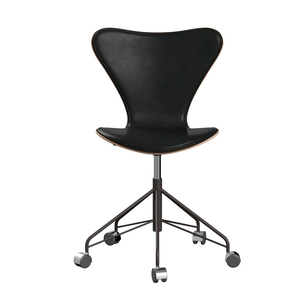 Fritz Hansen - 3117 kontorstol, naturfiner og forsidepolstret i Grace læder - Mørkbejdset eg- Sort læder - Warm Graphite stel - Jacobsen Plus