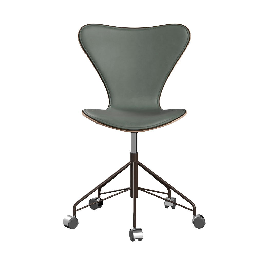 Fritz Hansen - 3117 kontorstol, naturfiner og forsidepolstret i Grace læder - Mørkbejdset eg - Concrete Grey læder - Brown Bronze stel - Jacobsen Plus