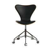 Fritz Hansen - 3117 kontorstol, naturfiner og forsidepolstret i Grace læder - Eg - Sort læder - Warm Graphite stel - Jacobsen Plus