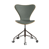 Fritz Hansen - 3117 kontorstol, naturfiner og forsidepolstret i Grace læder - Eg - Concrete Grey læder - Brown Bronze stel - Jacobsen Plus