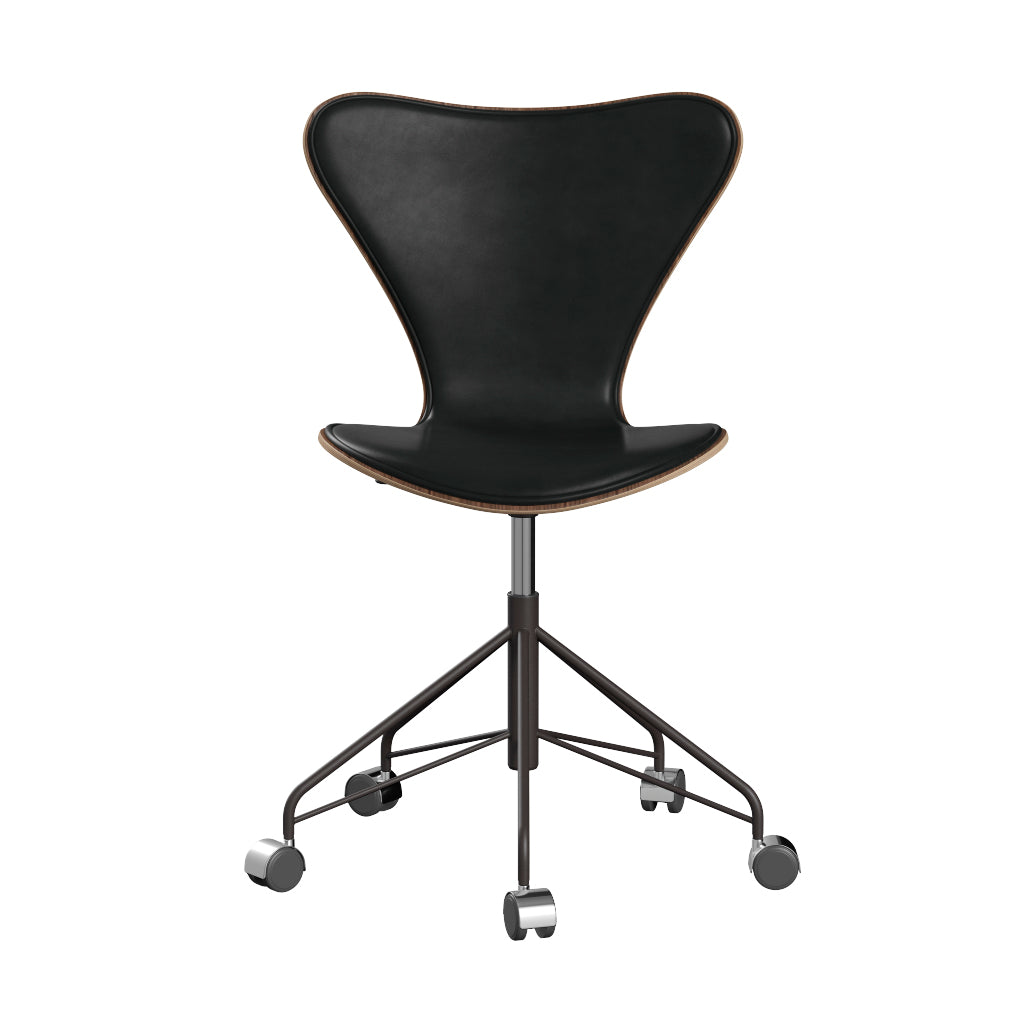 Fritz Hansen - 3117 kontorstol, naturfiner og forsidepolstret i Grace læder - Valnød - Sort læder - Warm Graphite stel - Jacobsen Plus