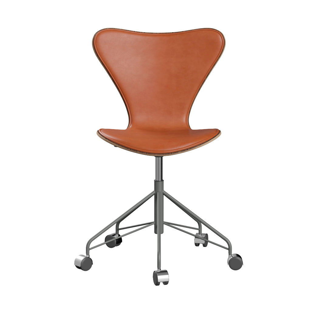 Fritz Hansen - 3117 kontorstol, naturfiner og forsidepolstret i Grace læder - Valnød - Valnød læder - Silver Grey stel - Jacobsen Plus