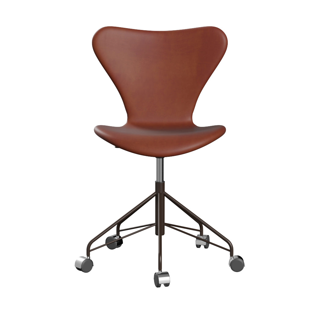 Fritz Hansen - 3117 kontorstol, fuldpolstret i Grace læder - Kastanjebrun læder - Brown Bronze stel - Jacobsen Plus