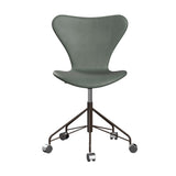 Fritz Hansen - 3117 kontorstol, fuldpolstret i Grace læder - Concrete Grey læder - Brown Bronze stel - Jacobsen Plus