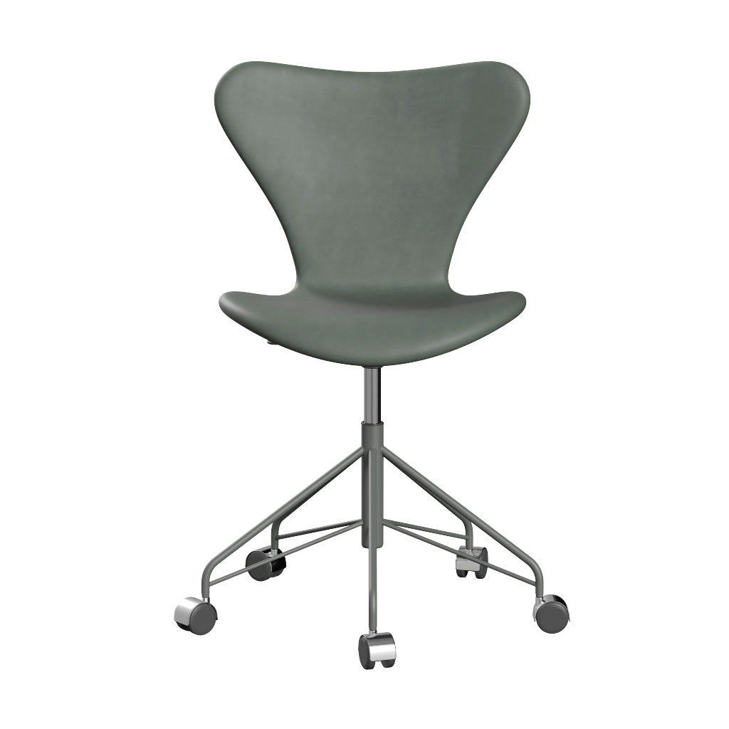 Fritz Hansen - 3117 kontorstol, fuldpolstret i Grace læder - Concrete Grey læder - Silver Grey stel - Jacobsen Plus