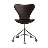 Fritz Hansen - 3117 kontorstol, fuldpolstret i Grace læder - Mørk brun læder - Brown Bronze stel - Jacobsen Plus