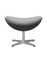 3127 Fodskammel til Ægget af Arne Jacobsen stofgr. 2 - Steelcut Trio / 113 Lys grå - Jacobsen Plus