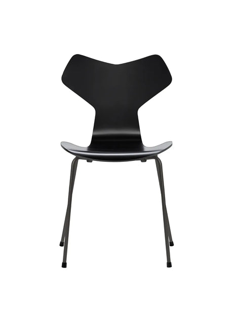 3130 Grand Prix stol lakeret af Arne Jacobsen - Sort / Warm Graphite - Jacobsen Plus