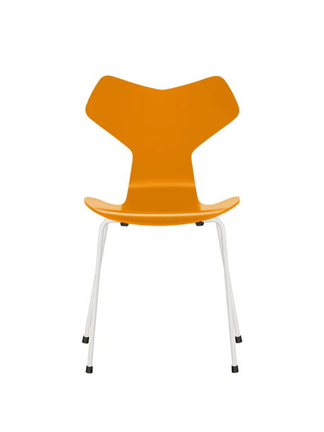 3130 Grand Prix stol lakeret af Arne Jacobsen - Burnt Yellow / Hvid - Jacobsen Plus