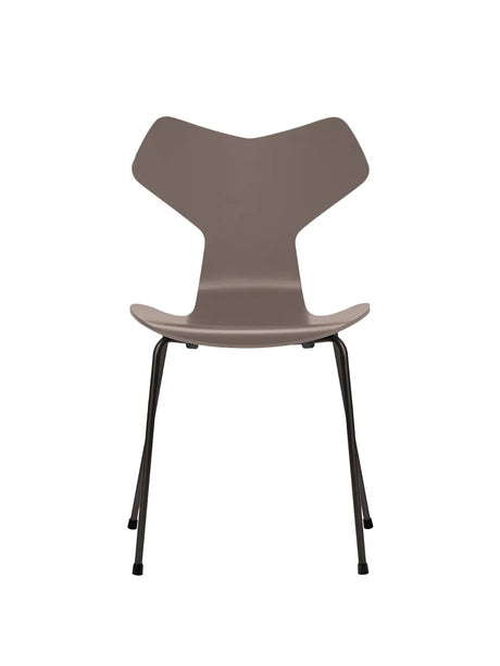 3130 Grand Prix stol lakeret af Arne Jacobsen - Deep Clay / Sort - Jacobsen Plus