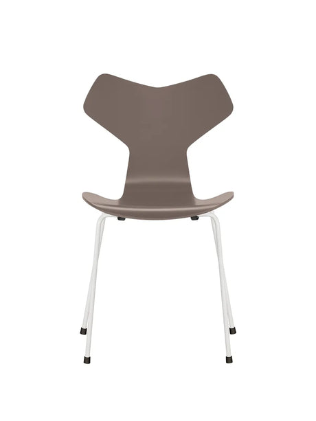 3130 Grand Prix stol lakeret af Arne Jacobsen - Deep Clay / Hvid - Jacobsen Plus