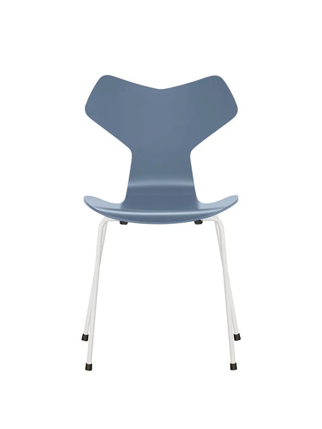 3130 Grand Prix stol lakeret af Arne Jacobsen - Dusk Blue / Hvid - Jacobsen Plus