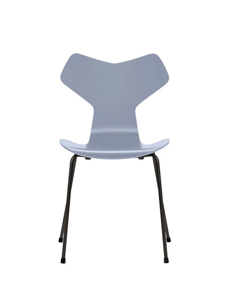 3130 Grand Prix stol lakeret af Arne Jacobsen - Lavender Blue / Sort - Jacobsen Plus