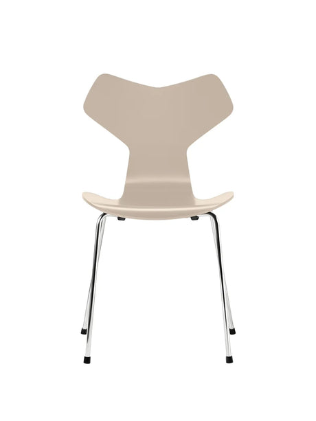 3130 Grand Prix stol lakeret af Arne Jacobsen - Light Beige / Krom - Jacobsen Plus