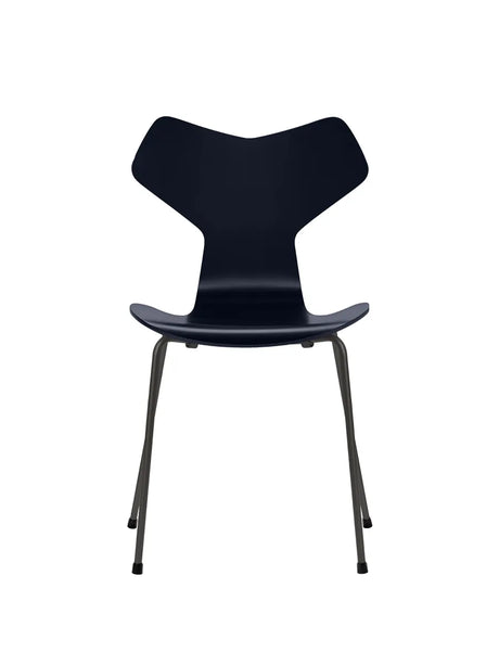 3130 Grand Prix stol lakeret af Arne Jacobsen - Midnight Blue / Warm Graphite - Jacobsen Plus