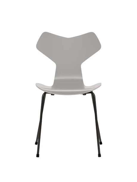 3130 Grand Prix stol lakeret af Arne Jacobsen - Nine Grey / Sort - Jacobsen Plus