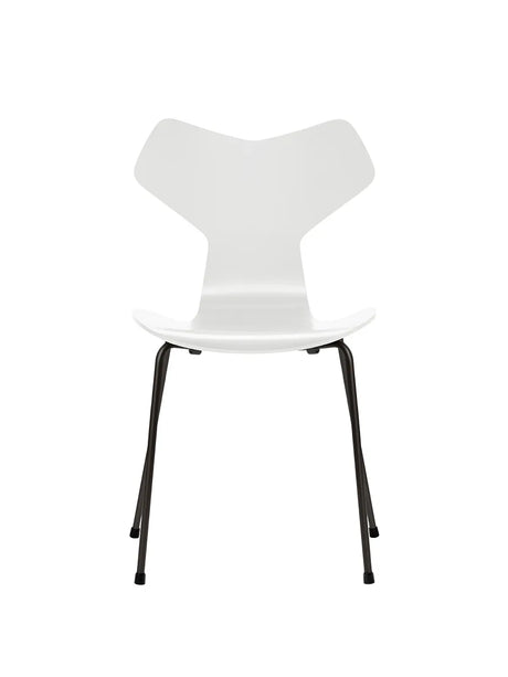 3130 Grand Prix stol lakeret af Arne Jacobsen - Hvid / Sort - Jacobsen Plus