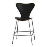 Fritz Hansen - 3187 lav barstol, naturfiner og forsidepolstret i Grace læder - Bøg - Sort læder - Silver Grey stel - Jacobsen Plus