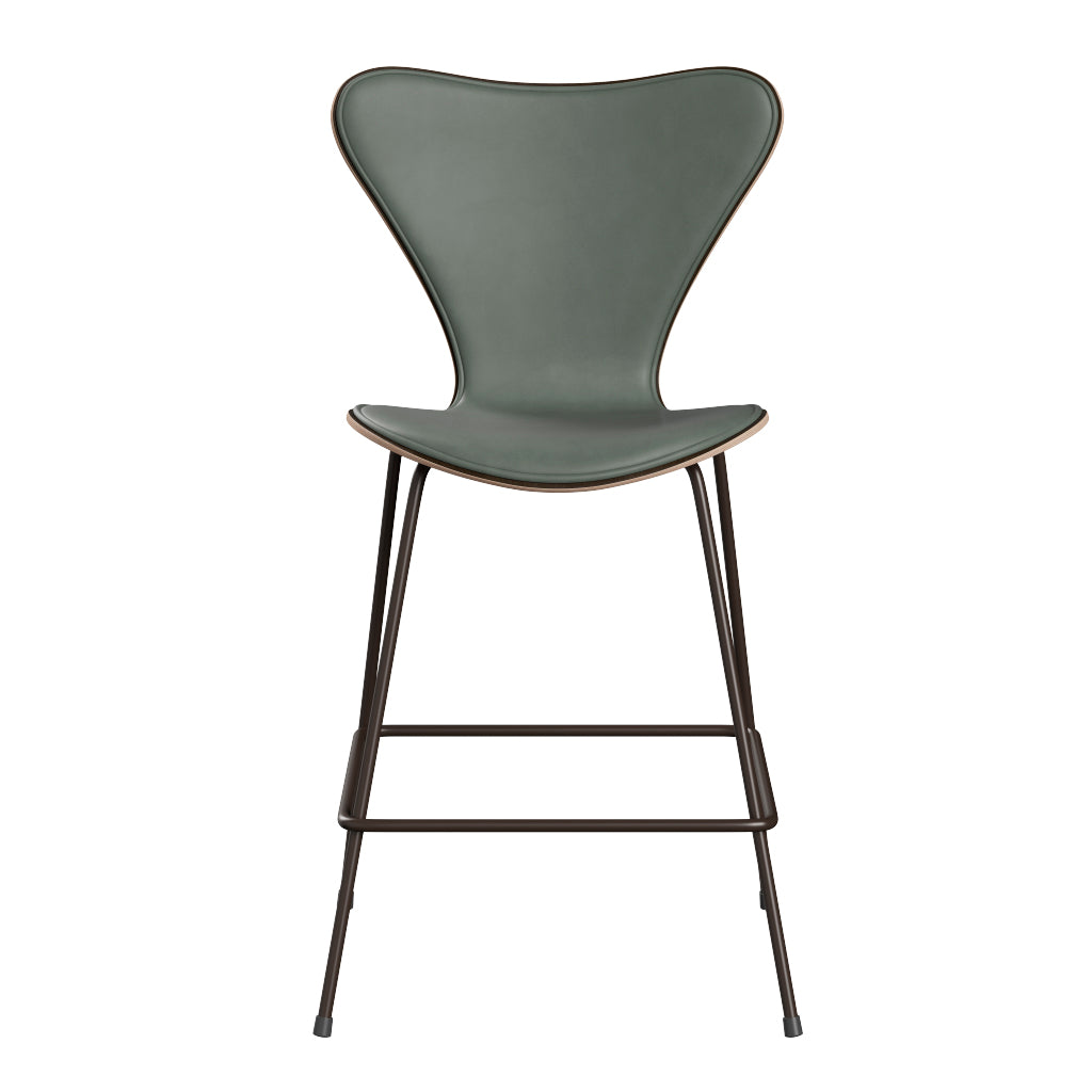 Fritz Hansen - 3187 lav barstol, naturfiner og forsidepolstret i Grace læder - Mørkbejdset eg - Concrete Grey læder - Brown Bronze stel - Jacobsen Plus