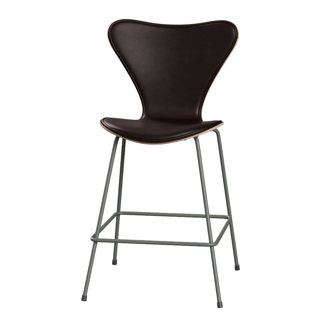 Fritz Hansen - 3187 lav barstol, naturfiner og forsidepolstret i Grace læder - Mørkbejdset eg - Mørk brun læder - Silver Grey stel - Jacobsen Plus