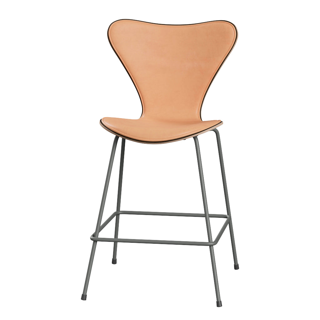 Fritz Hansen - 3187 lav barstol, naturfiner og forsidepolstret i Natur læder - Mørkbejdset eg - Silver Grey stel - Jacobsen Plus