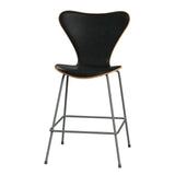 Fritz Hansen - 3187 lav barstol, naturfiner og forsidepolstret i Grace læder - Elm - Sort læder - Silver Grey stel - Jacobsen Plus