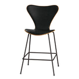 Fritz Hansen - 3187 lav barstol, naturfiner og forsidepolstret i Grace læder - Elm - Sort læder - Warm Graphite stel - Jacobsen Plus