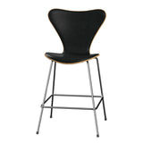 Fritz Hansen - 3187 lav barstol, naturfiner og forsidepolstret i Grace læder - Eg - Sort læder - Krom stel - Jacobsen Plus