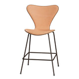 Fritz Hansen - 3187 lav barstol, naturfiner og forsidepolstret i Natur læder - Valnød - Brown Bronze stel - Jacobsen Plus