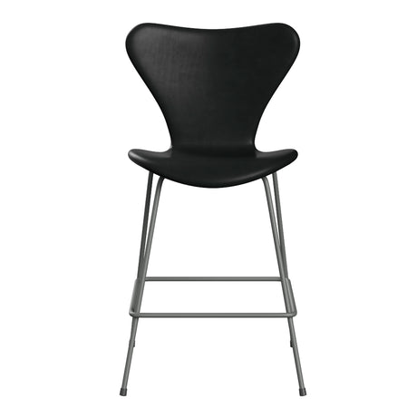 Fritz Hansen - 3187 niedriger Barhocker, vollgepolstert in Grace Leder - Schwarzes Leder - Chromgestell - Jacobsen Plus