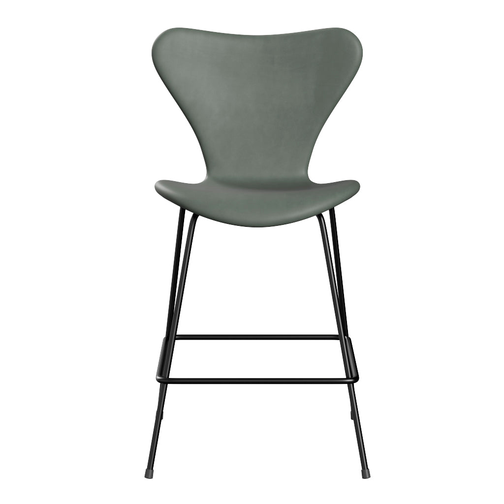 Fritz Hansen - 3187 lav barstol, fuldpolstret i Grace læder - Concrete Grey læder - Sort stel - Jacobsen Plus