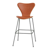 Fritz Hansen - 3197 høj barstol, naturfiner og forsidepolstret i Grace læder - Bøg - Valnød læder - Silver Grey stel - Jacobsen Plus