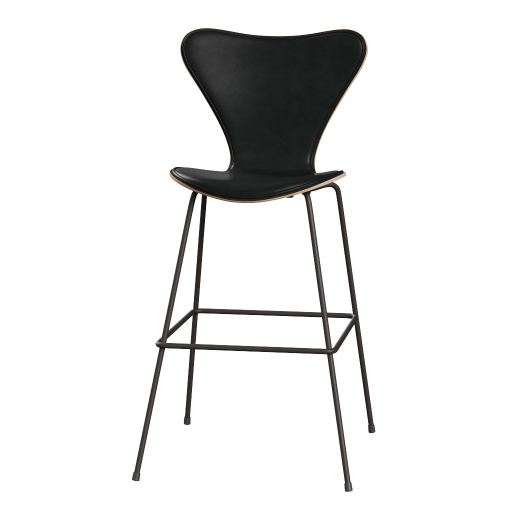 Fritz Hansen - 3197 høj barstol, naturfiner og forsidepolstret i Grace læder - Mørkbejdset eg- Sort læder - Warm Graphite stel - Jacobsen Plus