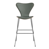 Fritz Hansen - 3197 høj barstol, naturfiner og forsidepolstret i Grace læder - Mørkbejdset eg - Concrete Grey læder - Krom stel - Jacobsen Plus