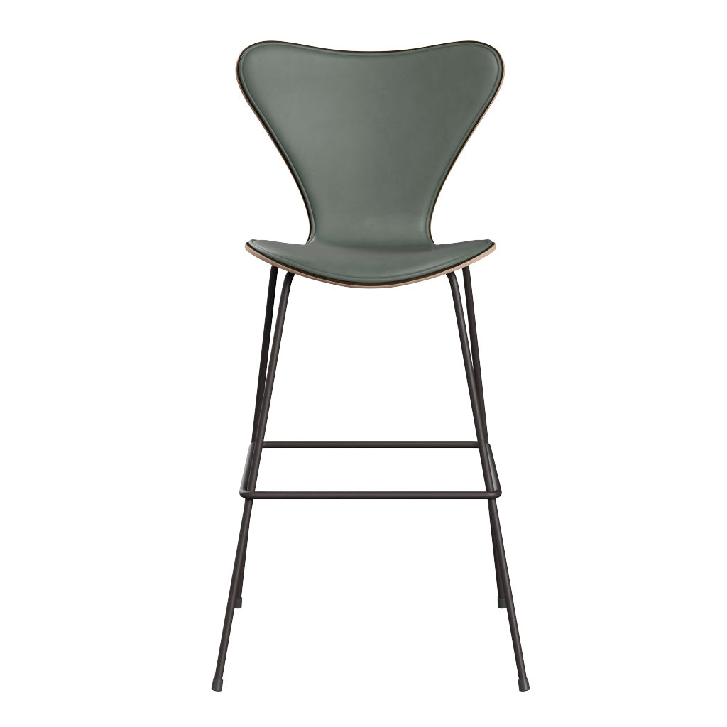 Fritz Hansen - 3197 høj barstol, naturfiner og forsidepolstret i Grace læder - Mørkbejdset eg - Concrete Grey læder - Warm Graphite stel - Jacobsen Plus