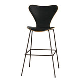 Fritz Hansen - 3197 høj barstol, naturfiner og forsidepolstret i Grace læder - Eg- Sort læder - Brown Bronze stel - Jacobsen Plus