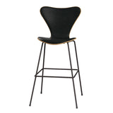 Fritz Hansen - 3197 høj barstol, naturfiner og forsidepolstret i Grace læder - Eg - Sort læder - Warm Graphite stel - Jacobsen Plus