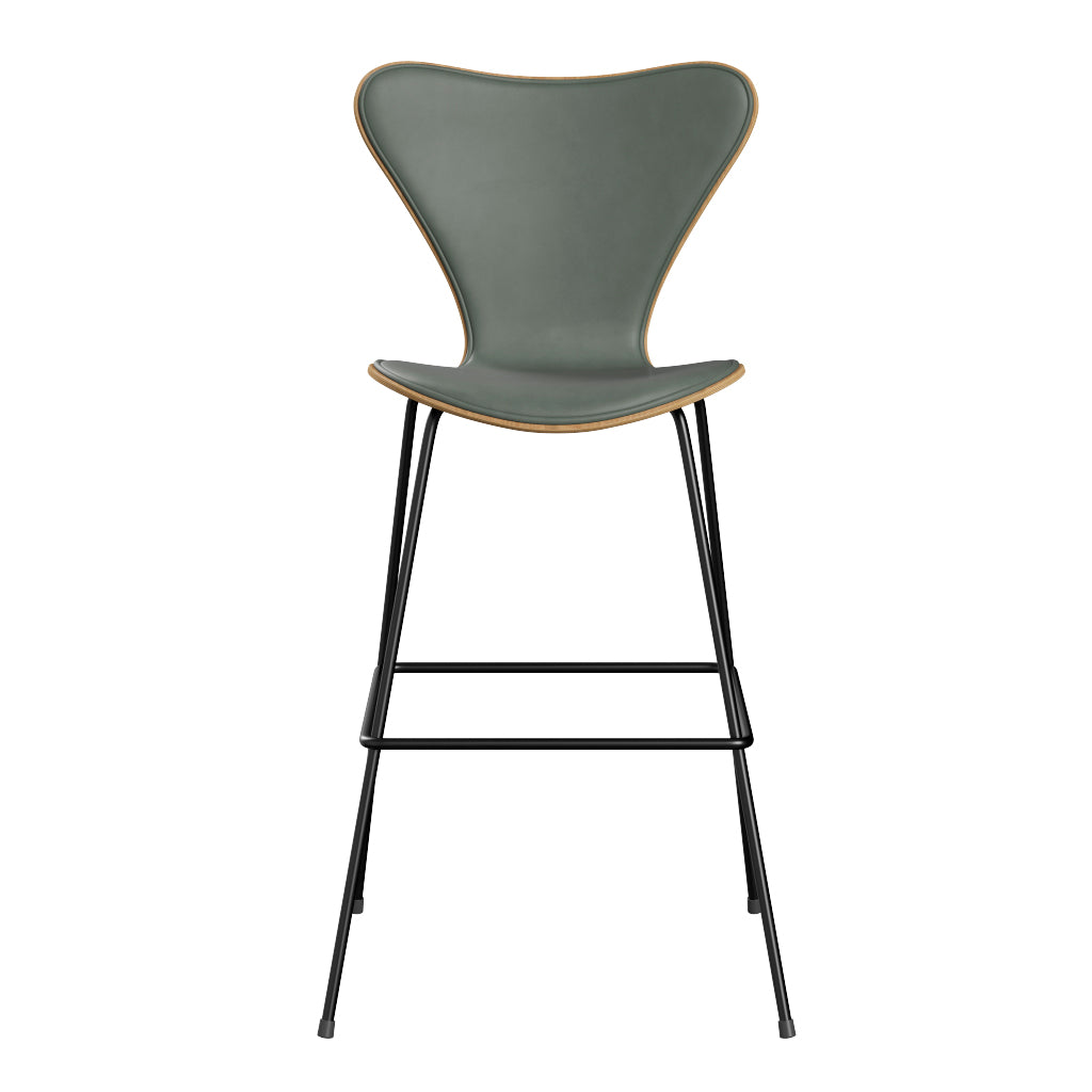 Fritz Hansen - 3197 høj barstol, naturfiner og forsidepolstret i Grace læder - Eg - Concrete Grey læder - Sort stel - Jacobsen Plus
