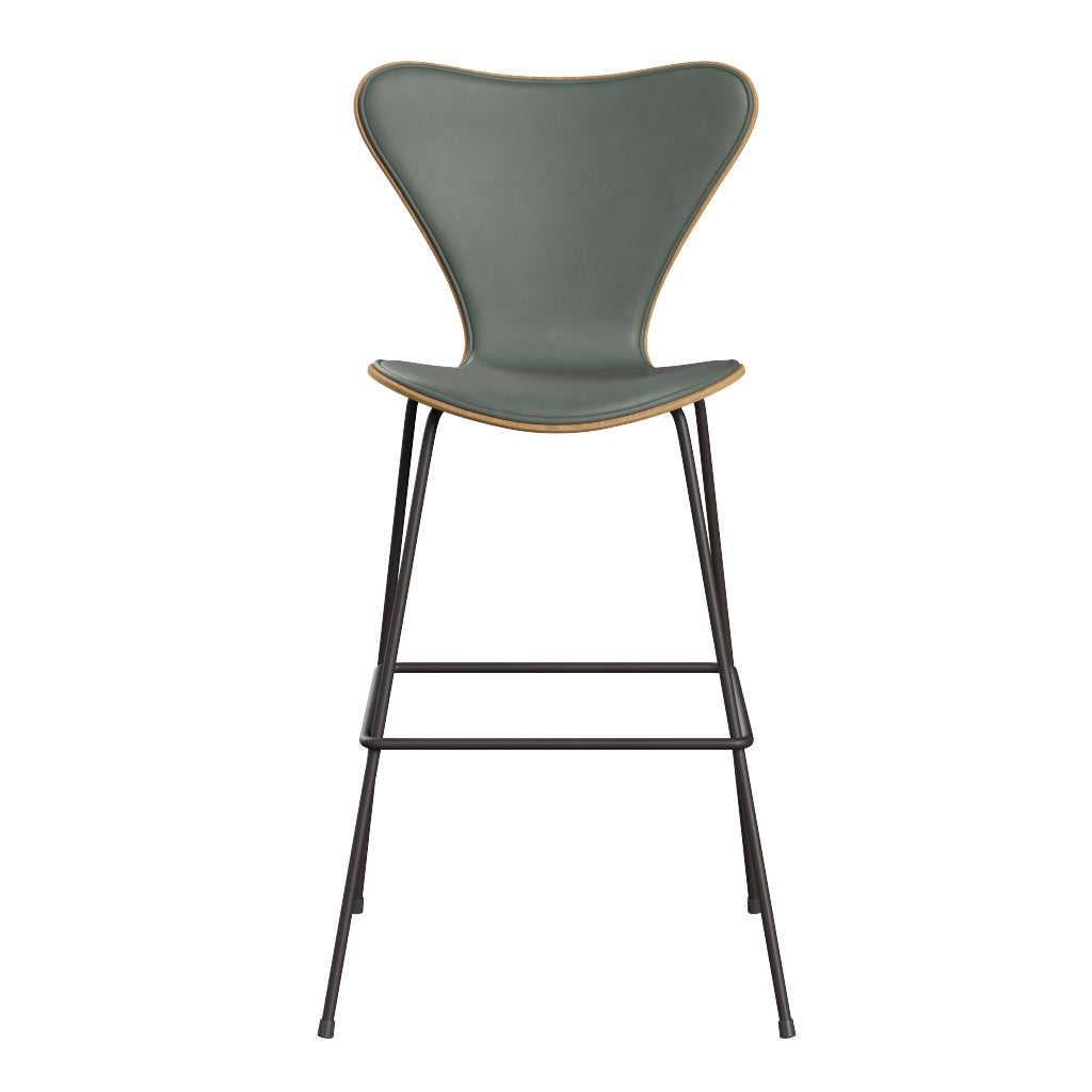 Fritz Hansen - 3197 høj barstol, naturfiner og forsidepolstret i Grace læder - Eg - Concrete Grey læder - Warm Graphite stel - Jacobsen Plus