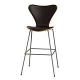 Fritz Hansen - 3197 høj barstol, naturfiner og forsidepolstret i Grace læder - Eg - Mørk brun læder - Silver Grey stel - Jacobsen Plus