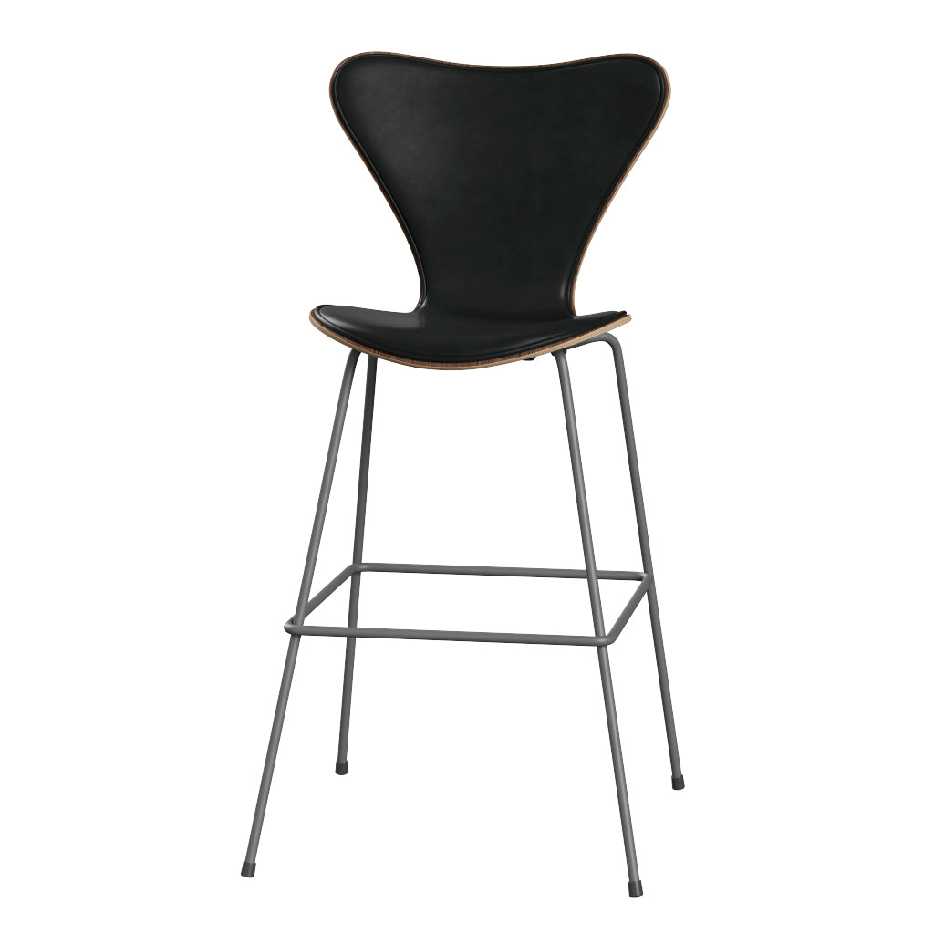 Fritz Hansen - 3197 høj barstol, naturfiner og forsidepolstret i Grace læder - Valnød - Sort læder - Silver Grey stel - Jacobsen Plus