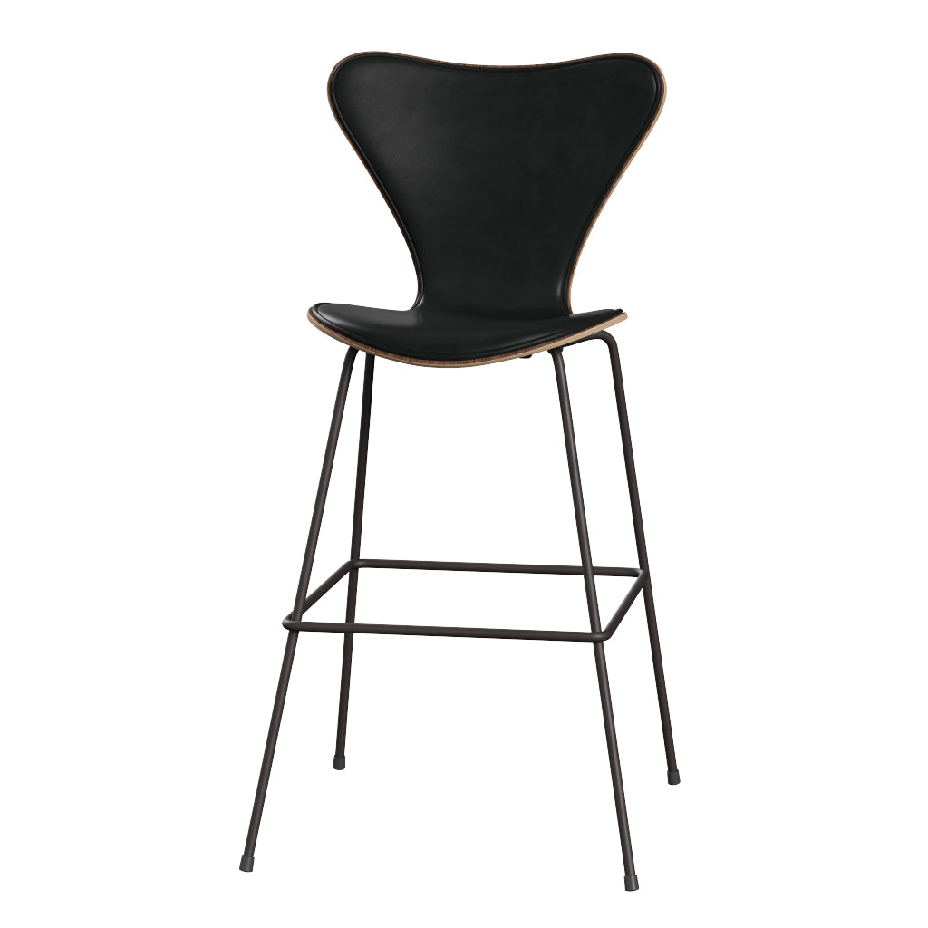 Fritz Hansen - 3197 høj barstol, naturfiner og forsidepolstret i Grace læder - Valnød - Sort læder - Warm Graphite stel - Jacobsen Plus