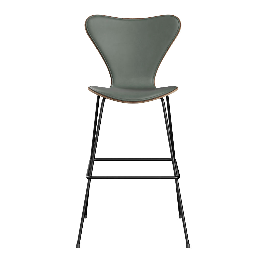 Fritz Hansen - 3197 høj barstol, naturfiner og forsidepolstret i Grace læder - Valnød - Concrete Grey læder - Sort stel - Jacobsen Plus